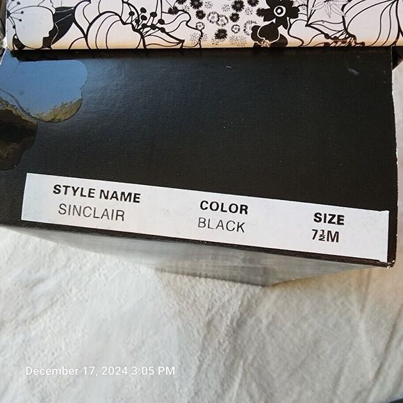 Chinese Laundry Sinclair Sz 7.5 Medium Women's Black Flats Elastic Band Over Toe - Picture 7 of 7